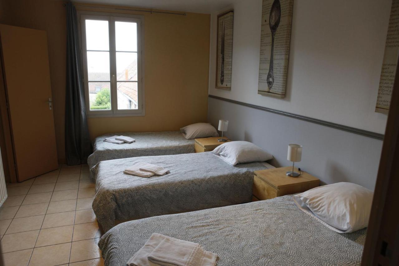 Auberge Du Cheval Blanc Avallon Bagian luar foto